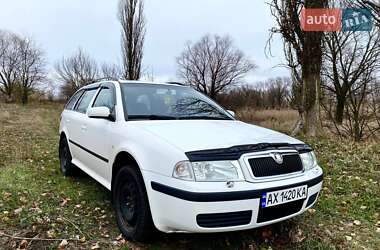 Универсал Skoda Octavia 2006 в Хороле