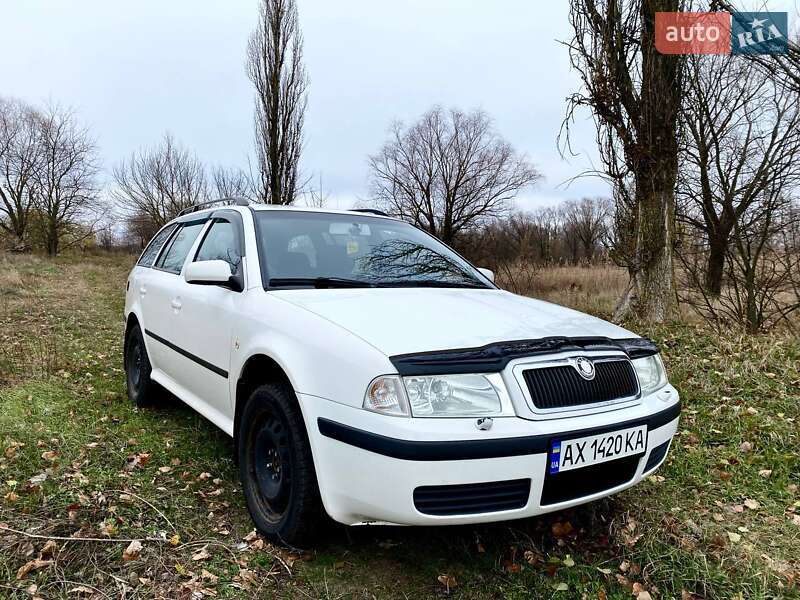 Универсал Skoda Octavia 2006 в Хороле