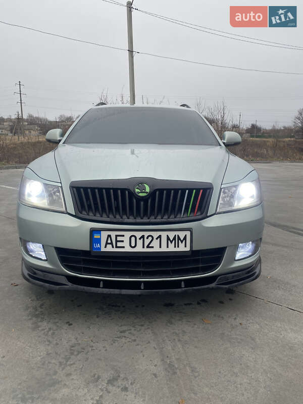 Універсал Skoda Octavia 2010 в Дніпрі