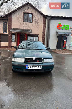 Лифтбек Skoda Octavia 2000 в Вишневом