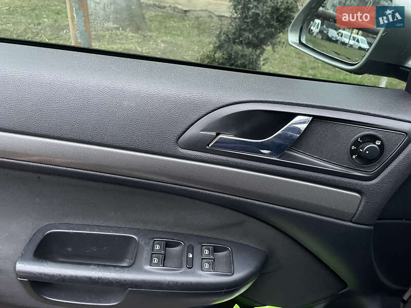 Лифтбек Skoda Octavia 2006 в Черновцах