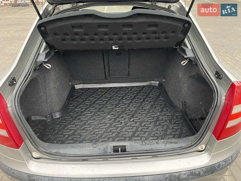 Лифтбек Skoda Octavia 2006 в Черновцах