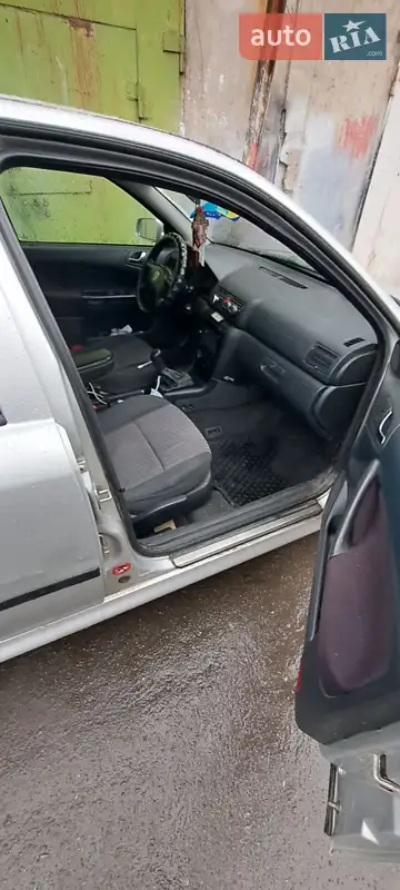Лифтбек Skoda Octavia 2003 в 