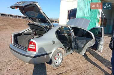 Лифтбек Skoda Octavia 2002 в 