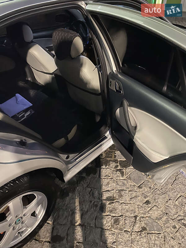 Лифтбек Skoda Octavia 2005 в Чорткове