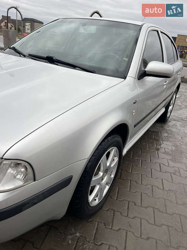 Лифтбек Skoda Octavia 2003 в Луцке