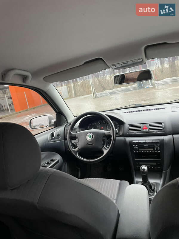 Лифтбек Skoda Octavia 2003 в Луцке