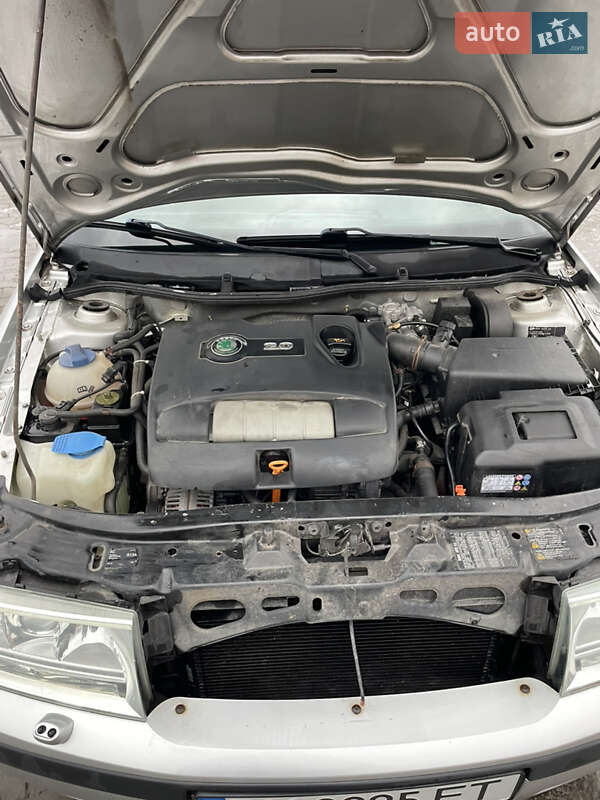 Лифтбек Skoda Octavia 2003 в Луцке