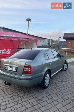 Лифтбек Skoda Octavia 2002 в 