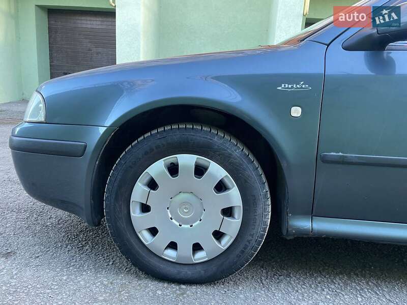 Ліфтбек Skoda Octavia 2004 в Чемерівцях