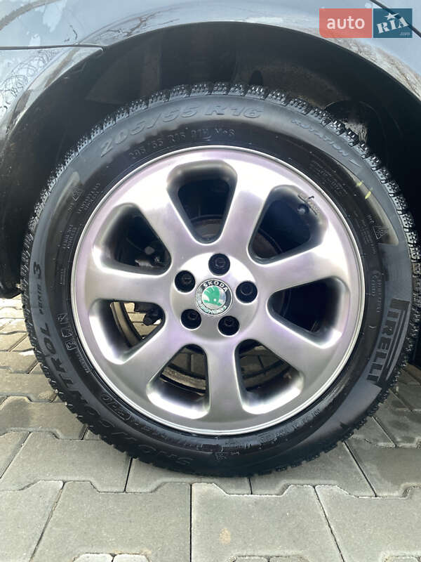 Универсал Skoda Octavia 2003 в Старом Самборе