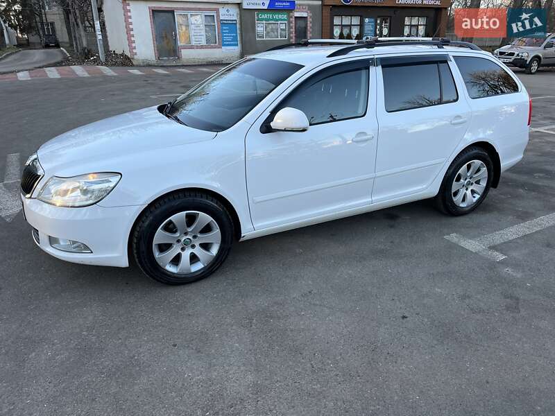 Універсал Skoda Octavia 2012 в Чернівцях