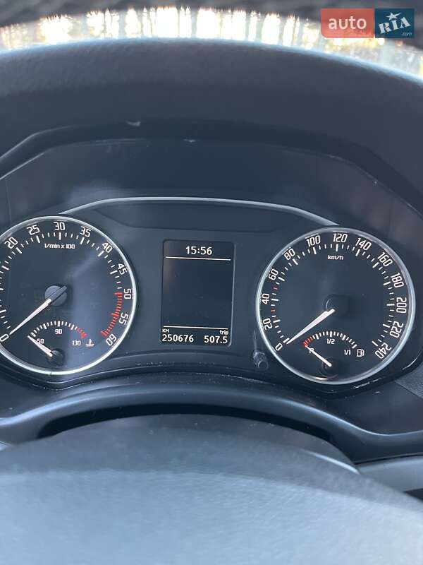 Універсал Skoda Octavia 2012 в Чернівцях