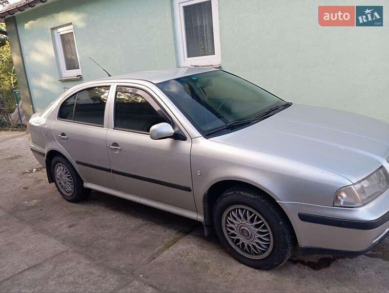 Лифтбек Skoda Octavia 2000 в Ровно