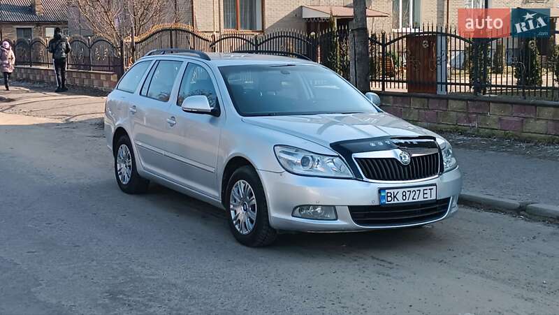 Универсал Skoda Octavia 2011 в Сарнах