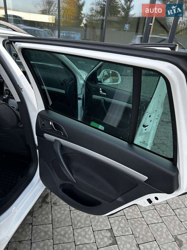 Універсал Skoda Octavia 2012 в Ужгороді