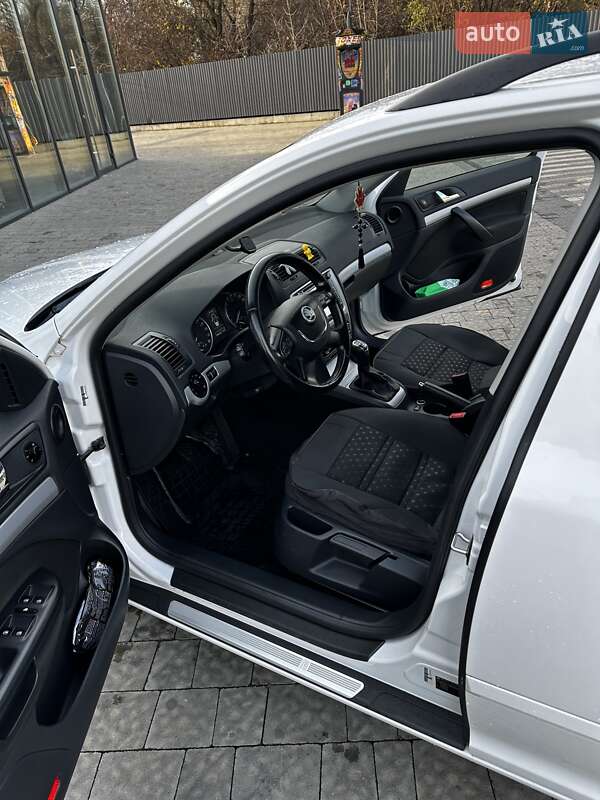 Універсал Skoda Octavia 2012 в Ужгороді