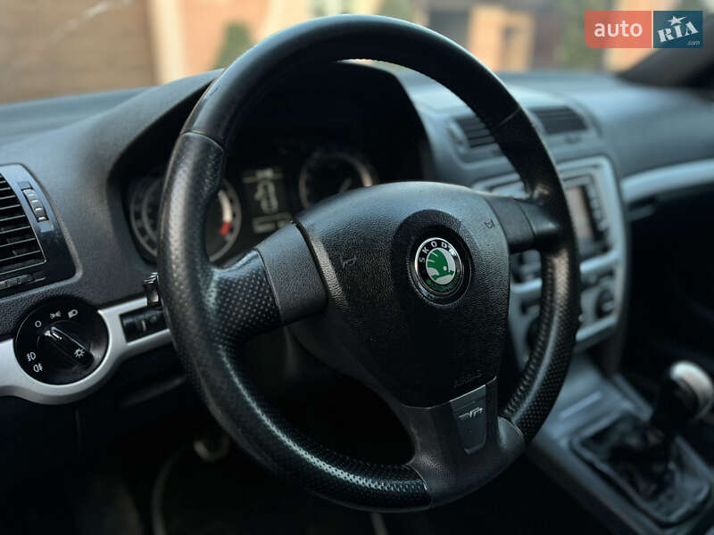 Лифтбек Skoda Octavia 2006 в Черновцах