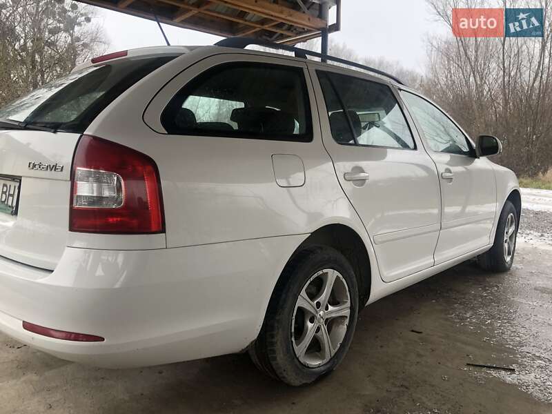 Універсал Skoda Octavia 2011 в Бережанах