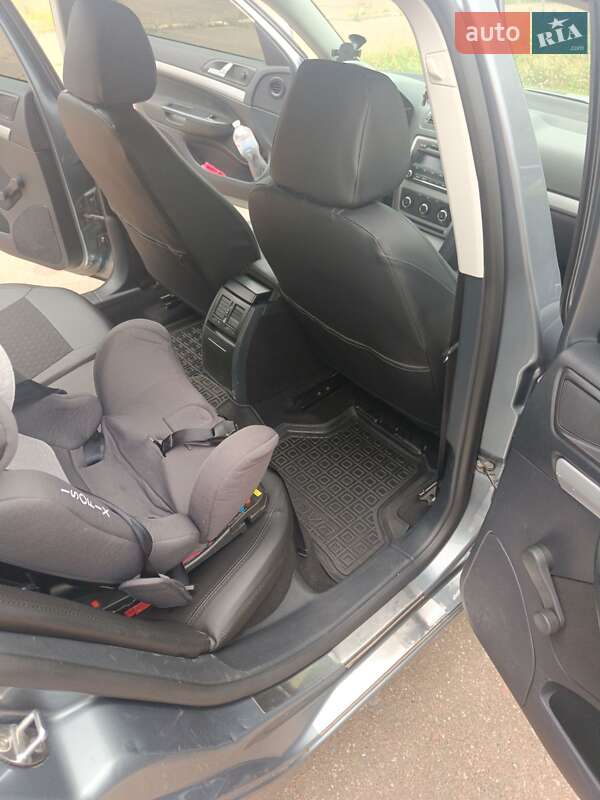 Універсал Skoda Octavia 2013 в Чернігові