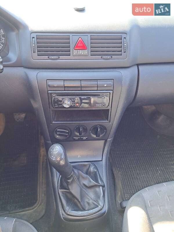 Лифтбек Skoda Octavia 2006 в Белогородке