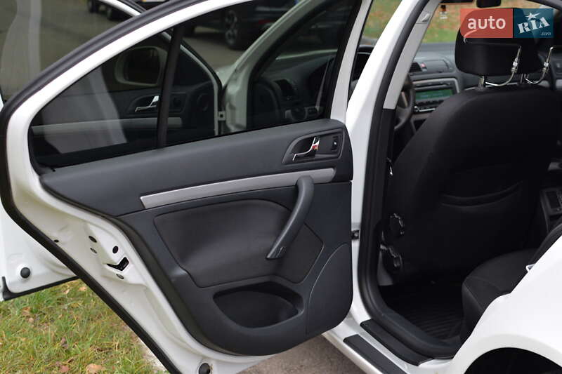 Лифтбек Skoda Octavia 2011 в Киеве фото 21 Лифтбек Skoda Octavia 2011 в Киеве