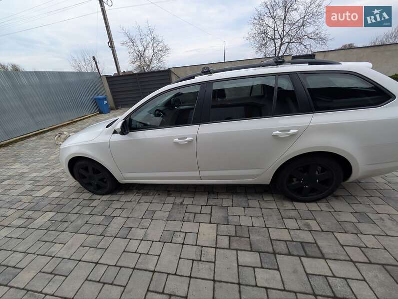 Універсал Skoda Octavia 2015 в Ужгороді