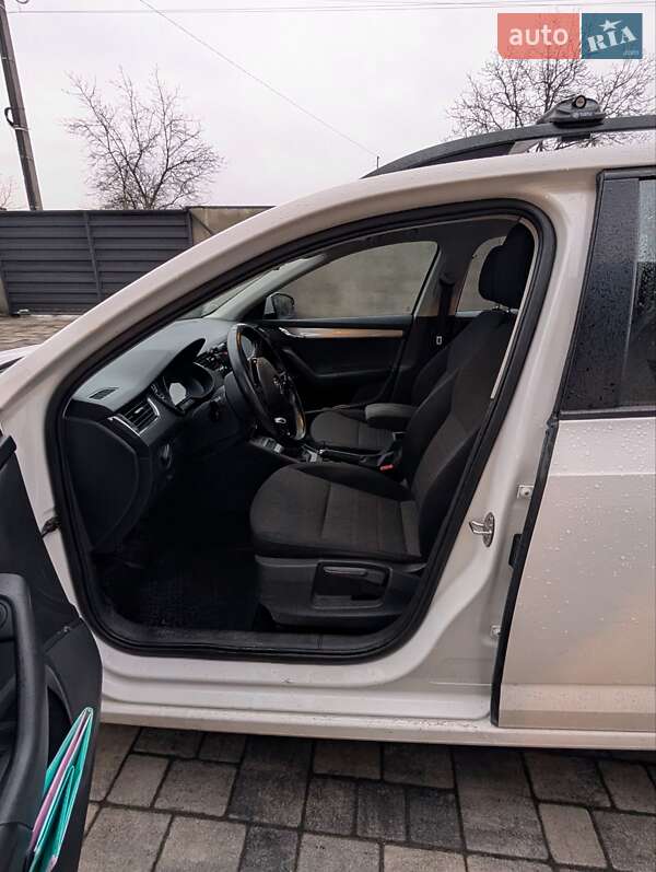 Універсал Skoda Octavia 2015 в Ужгороді