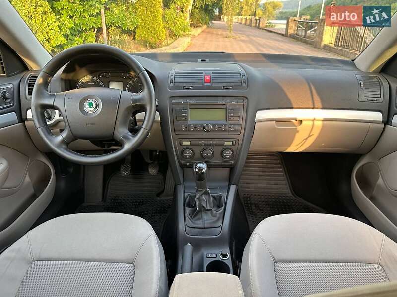 Лифтбек Skoda Octavia 2006 в Могилев-Подольске