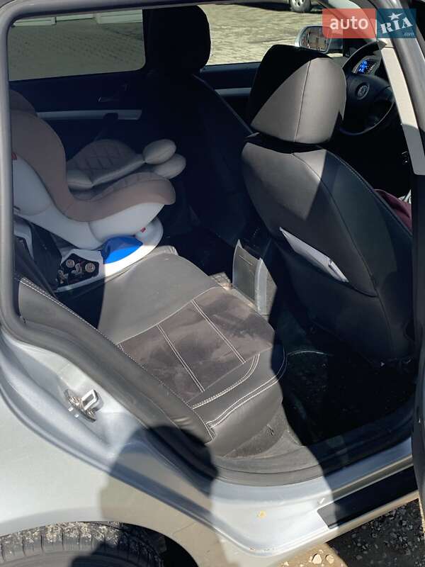 Універсал Skoda Octavia 2008 в Чернівцях