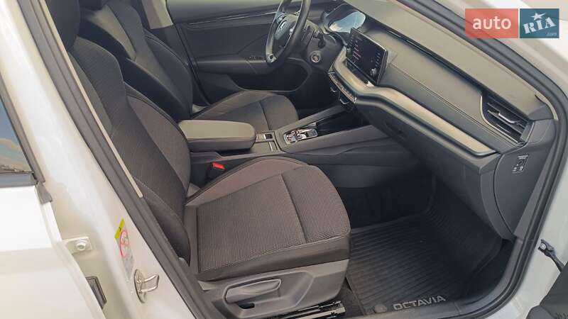 Лифтбек Skoda Octavia 2023 в Киеве