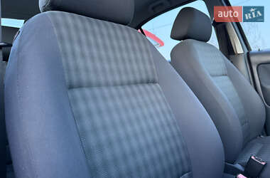 Лифтбек Skoda Octavia 2004 в 