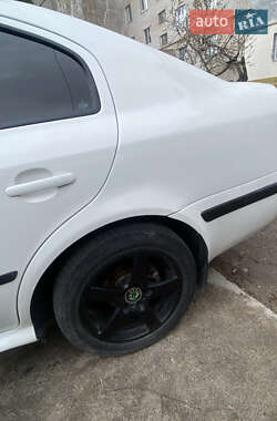 Лифтбек Skoda Octavia 2001 в 