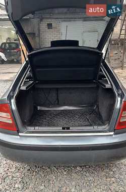 Лифтбек Skoda Octavia 2004 в 