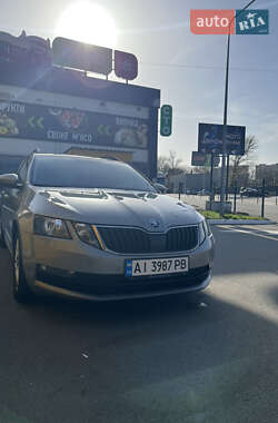 Универсал Skoda Octavia 2017 в Вишневом