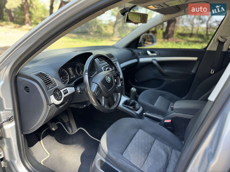 Универсал Skoda Octavia 2010 в Полтаве