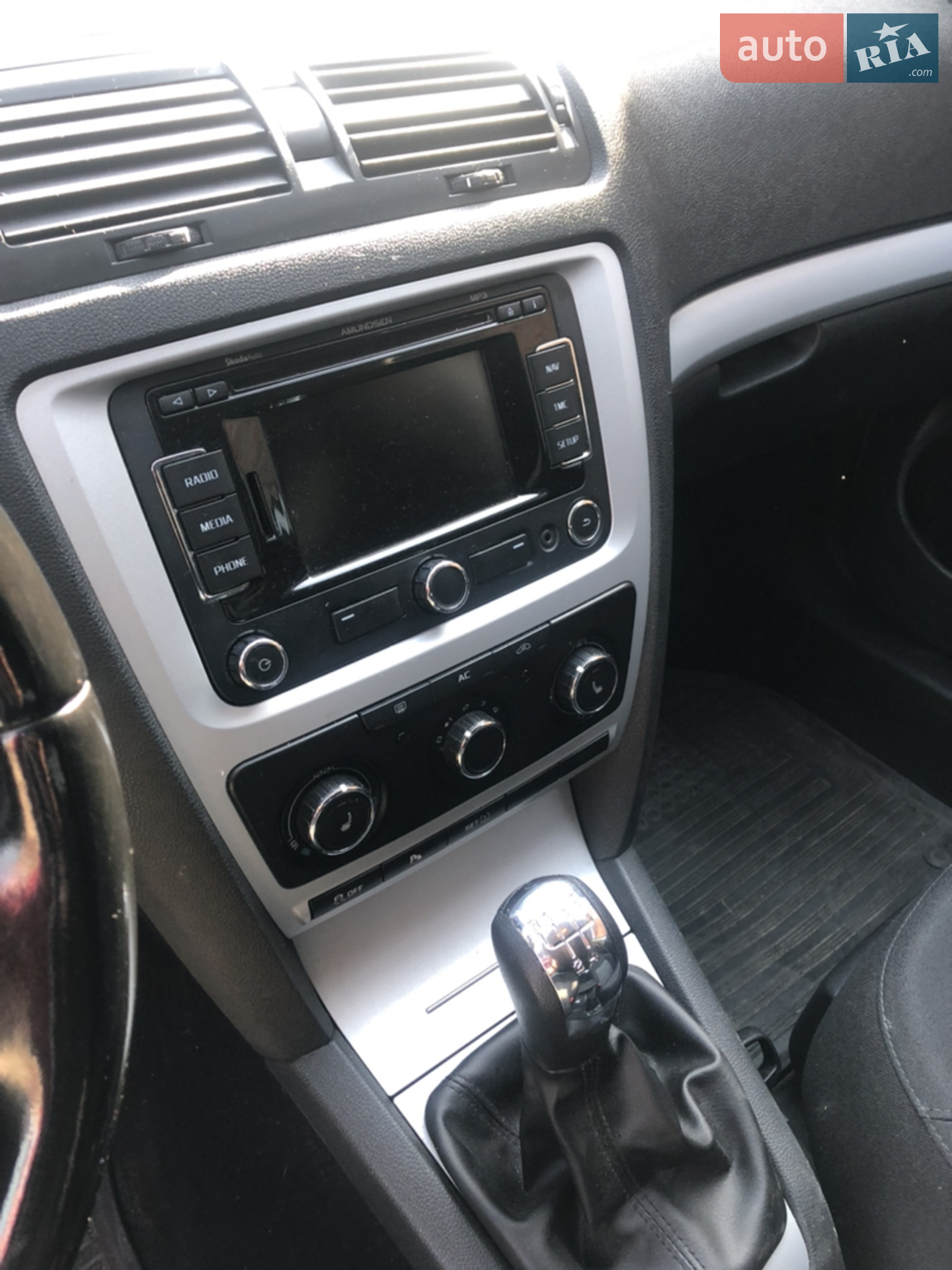 2010 Skoda Octavia - мініатюра 2