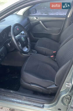 Лифтбек Skoda Octavia 2003 в 