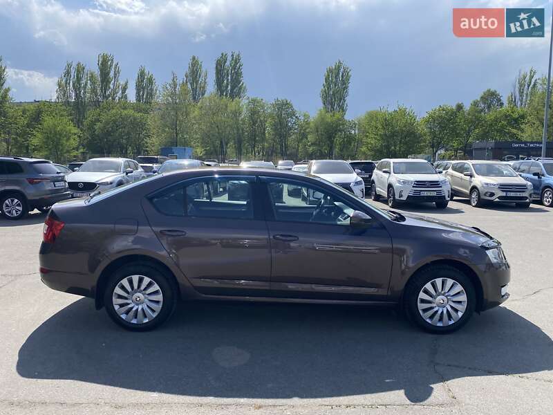 Лифтбек Skoda Octavia 2015 в Днепре