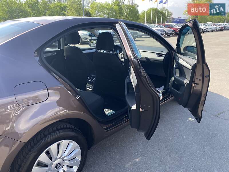 Лифтбек Skoda Octavia 2015 в Днепре