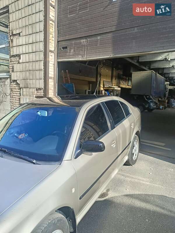 Лифтбек Skoda Octavia 2005 в Киеве