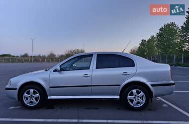 Лифтбек Skoda Octavia 2004 в 