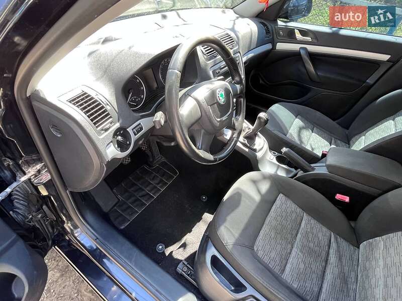 Ліфтбек Skoda Octavia 2009 в Сараті