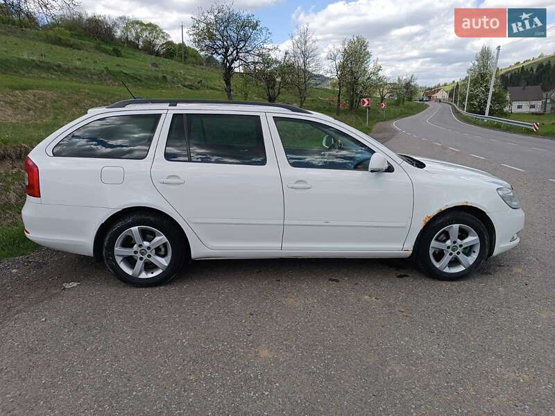 Универсал Skoda Octavia 2011 в Подобовце