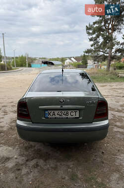 Лифтбек Skoda Octavia 2002 в 