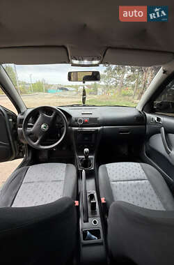 Лифтбек Skoda Octavia 2002 в 