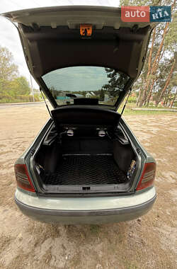 Лифтбек Skoda Octavia 2002 в 