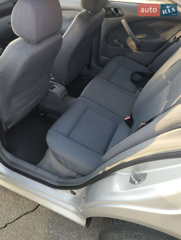 Лифтбек Skoda Octavia 2004 в Березане