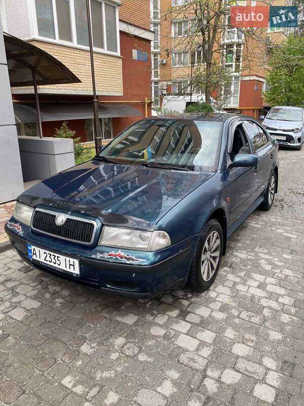 Ліфтбек Skoda Octavia 1998 в 
