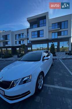 Лифтбек Skoda Octavia 2017 в Ужгороде